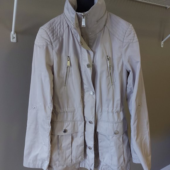 Beige wind jacket BCBG - Picture 10 of 11